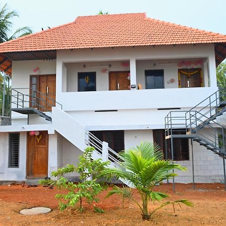 Kayalvarath Paradise Apartment Mundrothuruth Exterior photo