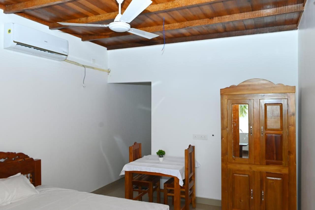 Kayalvarath Paradise Apartment Mundrothuruth Exterior photo
